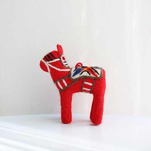 wool ornament_dala horse red